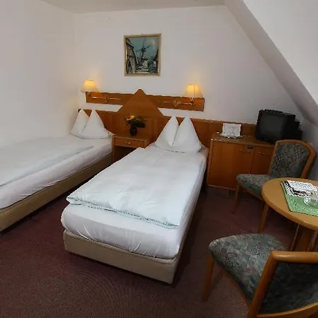 Roter Hahn Konukevi 3*
