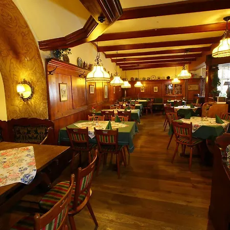 Roter Hahn 3*